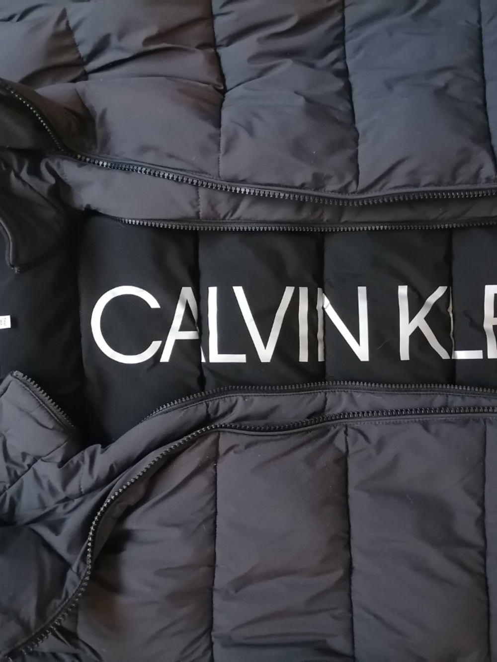 Calvin Klein - Picture 8 of 9